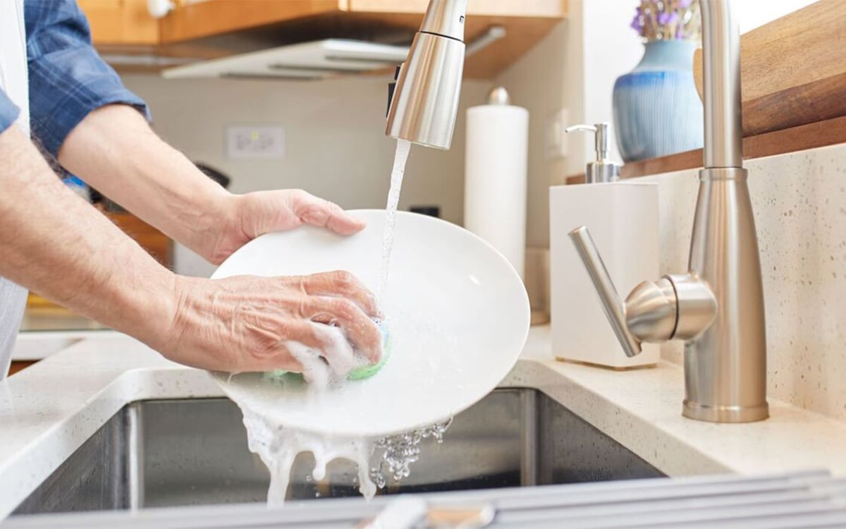 Is It Cheaper To Wash Dishes Or Run The Dishwasher?