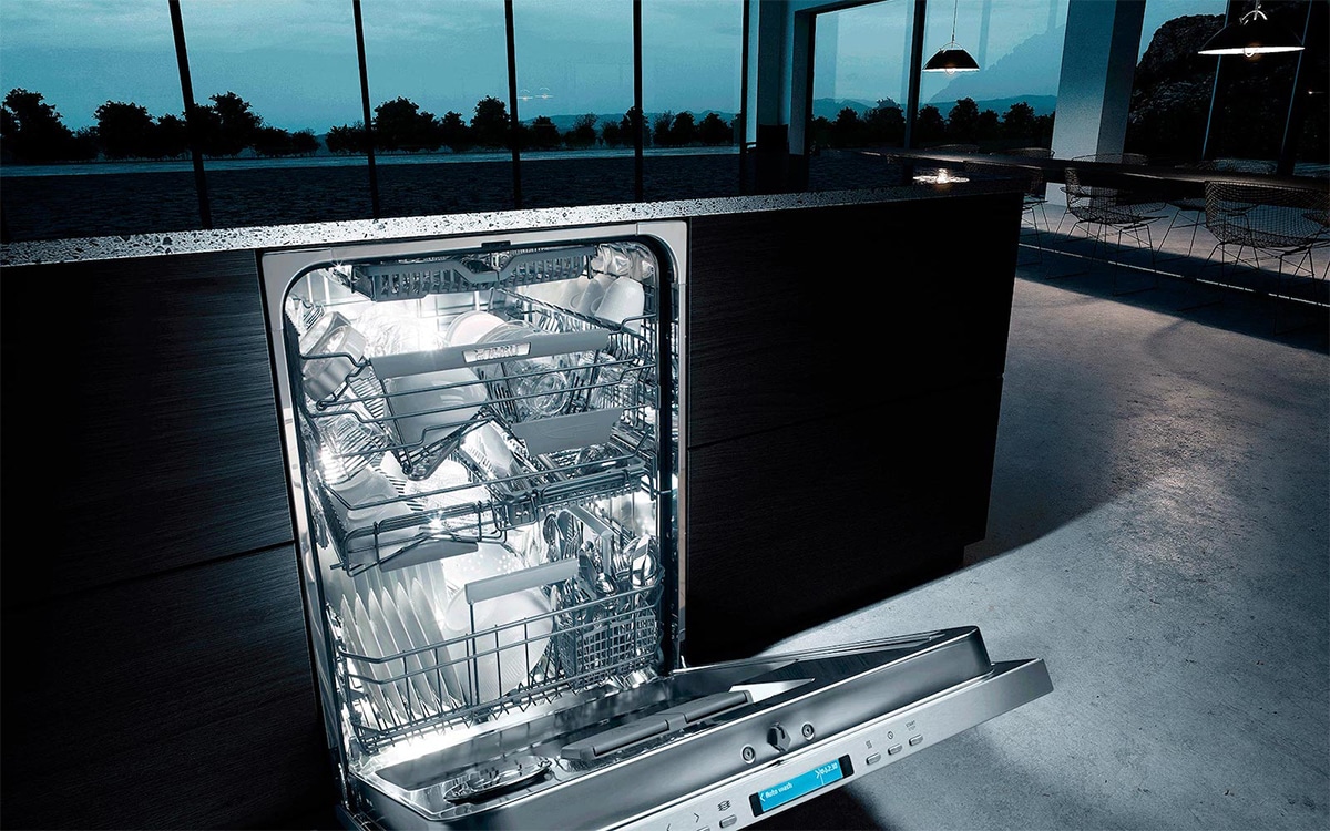 Why Should You Run Your Dishwasher At Night?