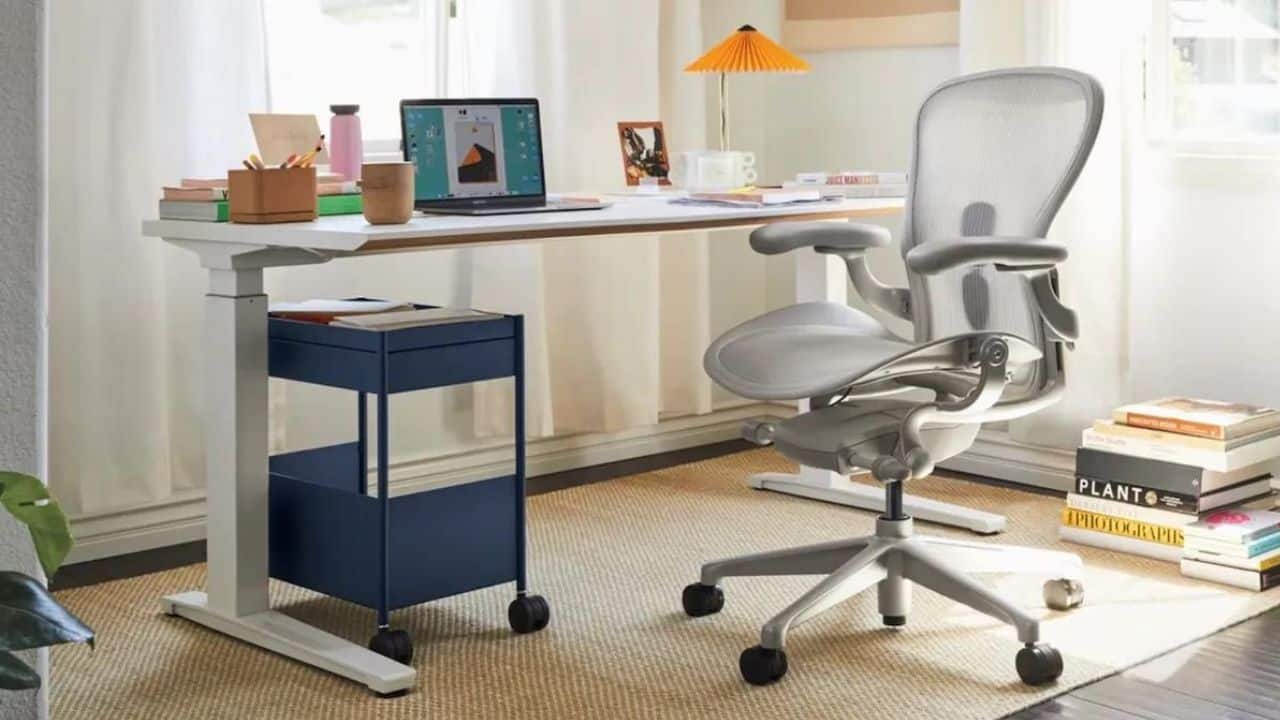 Why It's Important to Invest in a Good Office Chair + What Features to Consider