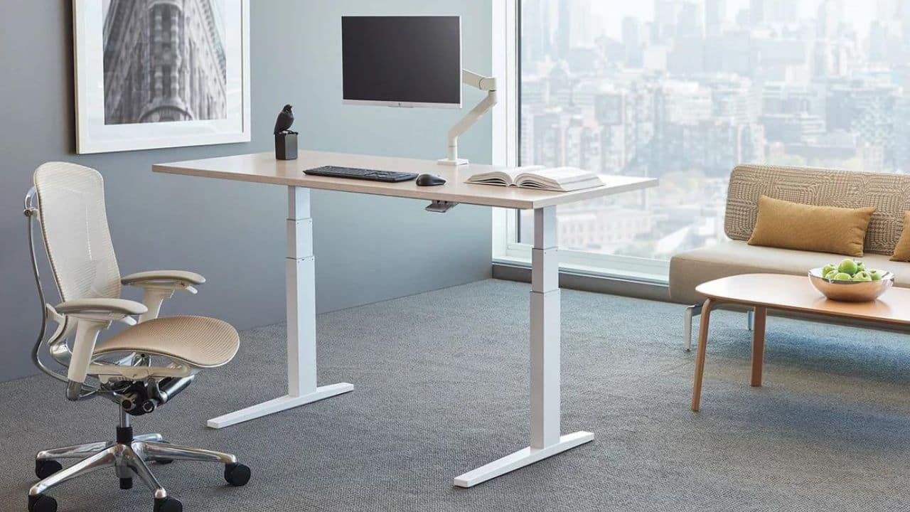 Benefits of Using a Sit/Stand Height Adjustable Desk