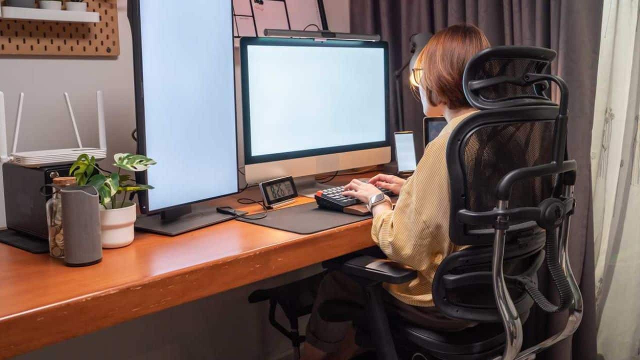Why It's Important to Invest in a Good Office Chair + What Features to Consider